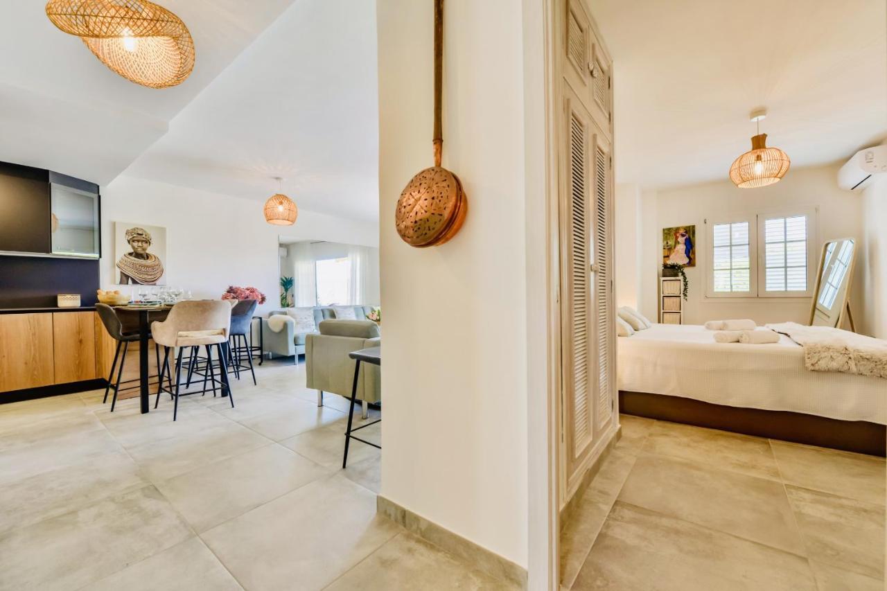 Luxury Seaside Bay Apartament