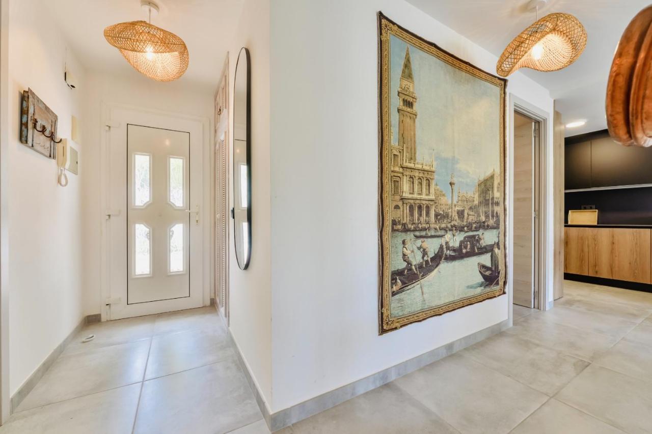 Luxury Seaside Bay
